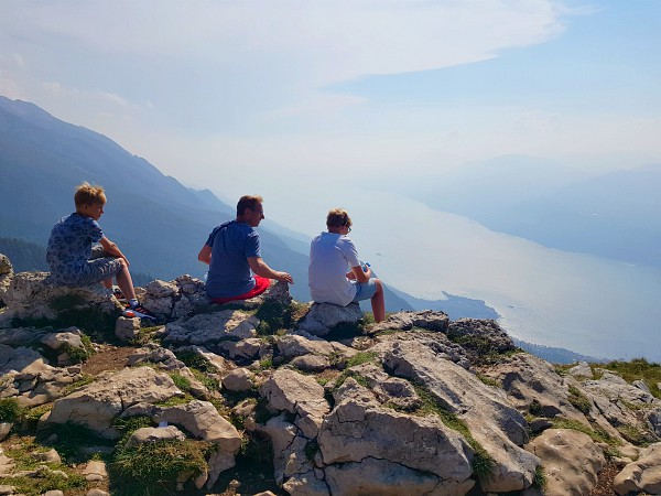 Genieten van het uitzicht vanaf Monte Baldo