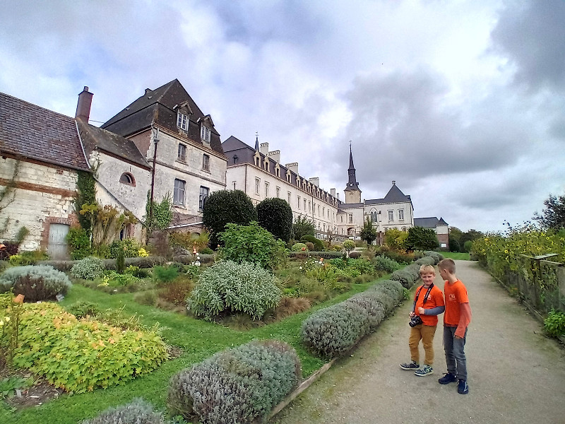 We ontdekken het klooster La Chartreuse de Neuville