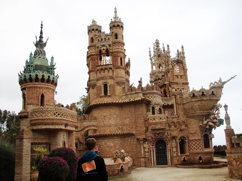 Het Monumento Colomares ter ere van Columbus in Benalmadena