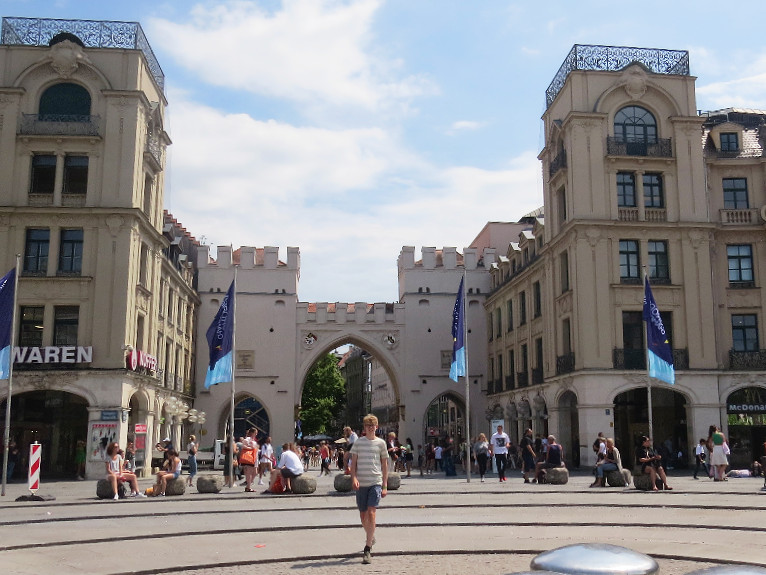 Zeb voor één van de mooie stadspoorten in München