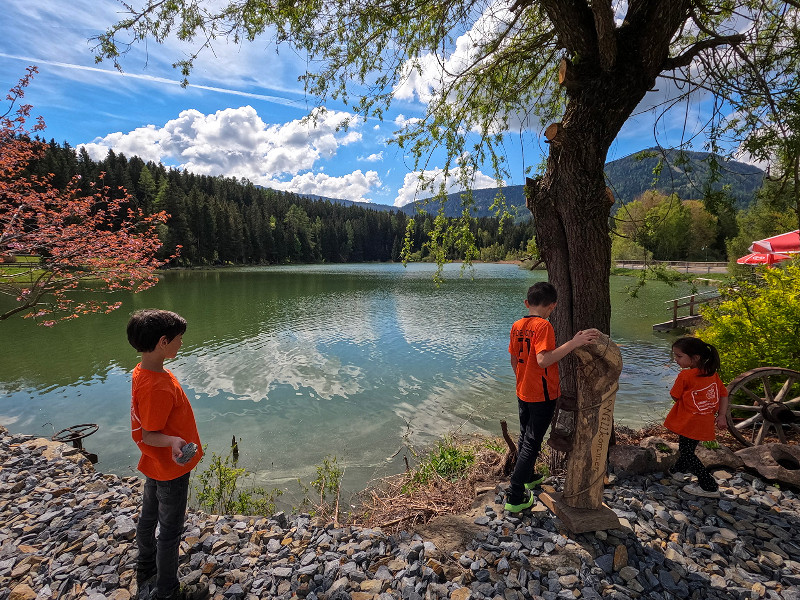 De kids bij het meer in Murau