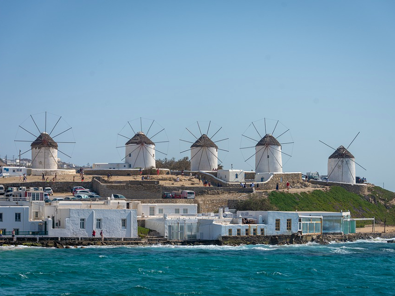De bekende windmolens van Mykonos vind je in Chora