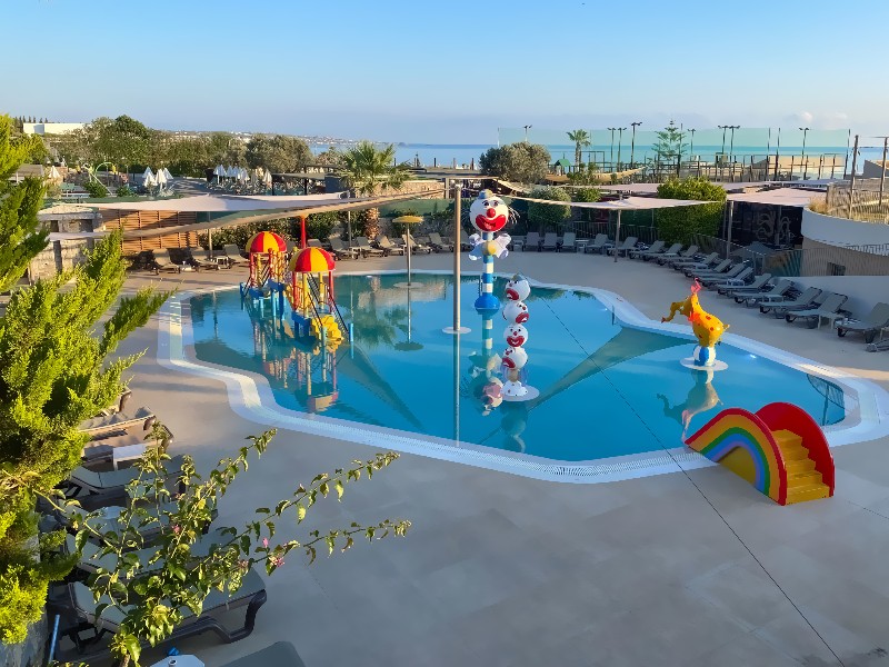 Het kinderbad van hotel Nana Golden Beach, bezien vanaf mijn balkon