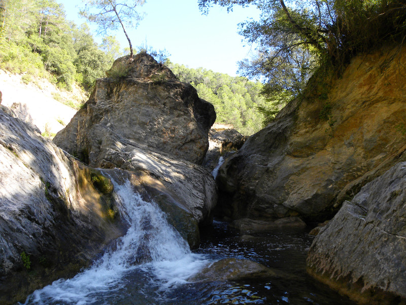 Watervalletje in een natuurpark aan de Costa Brava