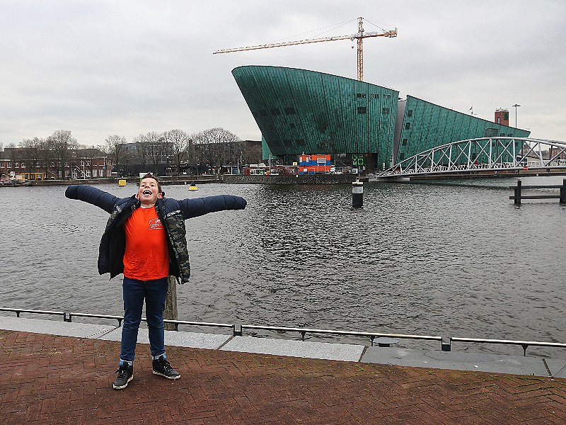 Vanaf de buitenkant is NEMO net een half gezonken schip