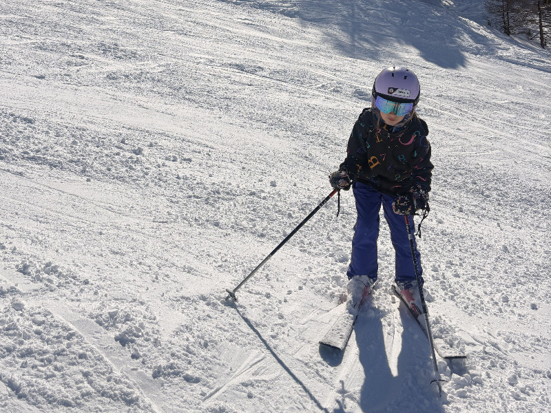 Bobbie op de ski's