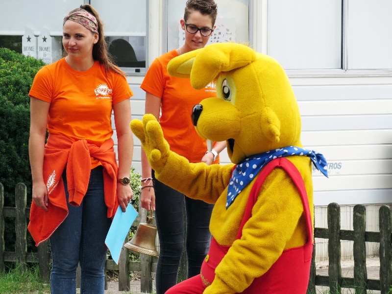 Het konijn Noetsie is de mascotte van Camping de Noetselerberg