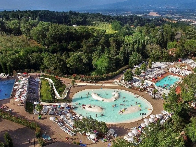 norcenni-girasole-luchtfoto-zwembad-bergen-800.jpg