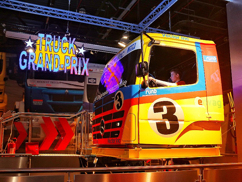 Met een race-truck het circuit op!