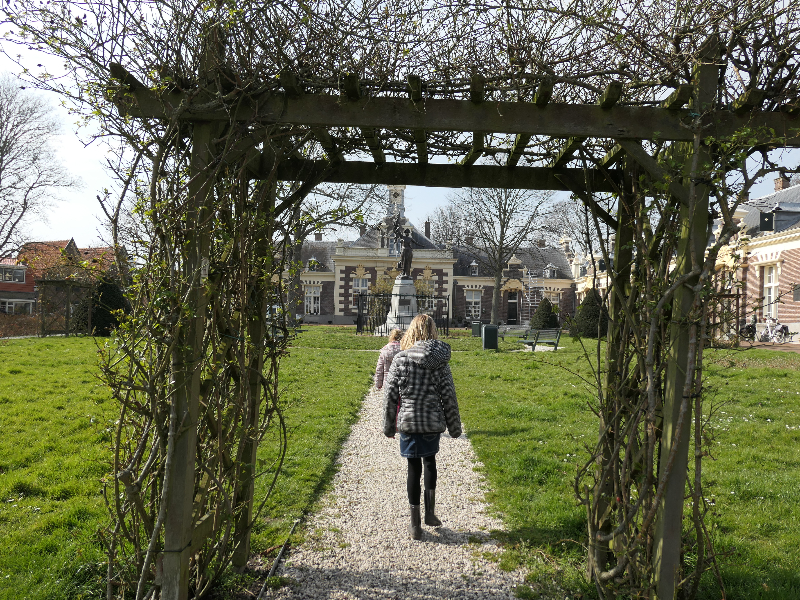 De Waternymph staat op het mooie Asylplein