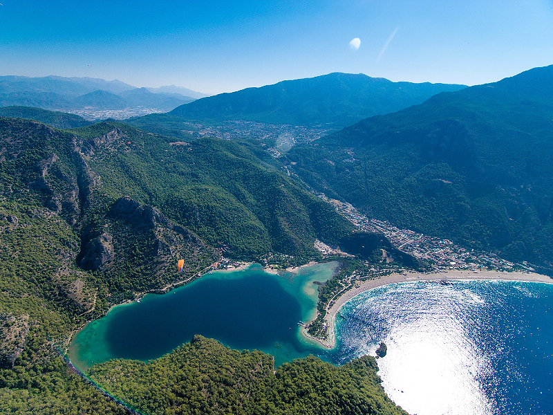 De prachtige blue lagoon vanuit de lucht