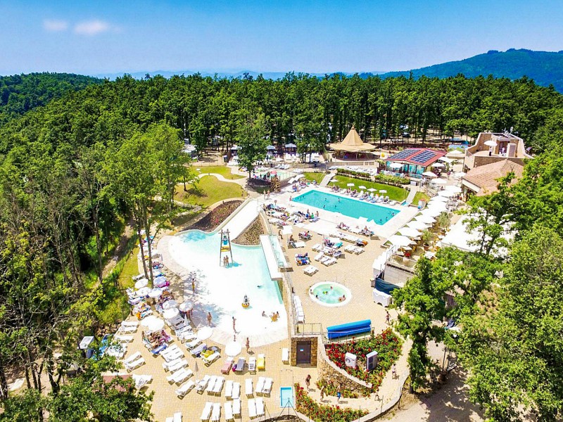 Het zwembad van Camping Orlando in Chianti