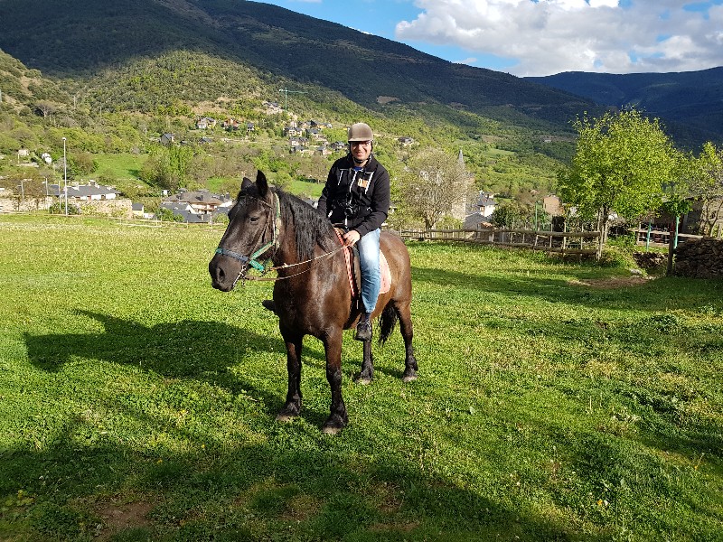 Patrick op het paard in de Pyreneeën