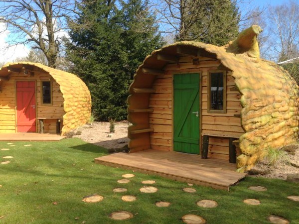 Slapen in een boomstam bij Camping de Pampel
