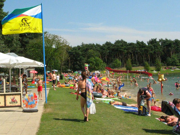 Zwemmeer bij ParcCamping de Witte Vennen