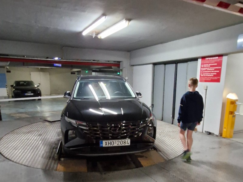 Parkeren in Thessaloniki is een ervaring op zich! Parkeren in Thessaloniki is een ervaring op zich!