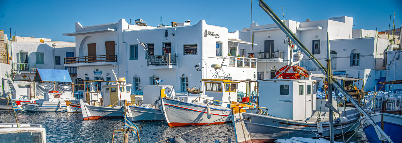 De haven van het Griekse Paros