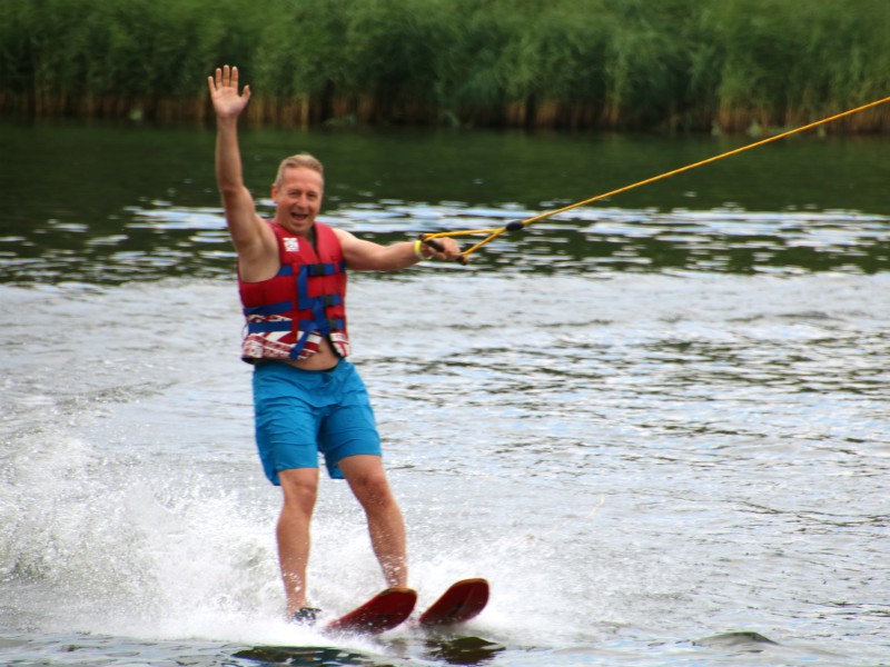 Patrick op de waterski's bij Waterski Twente