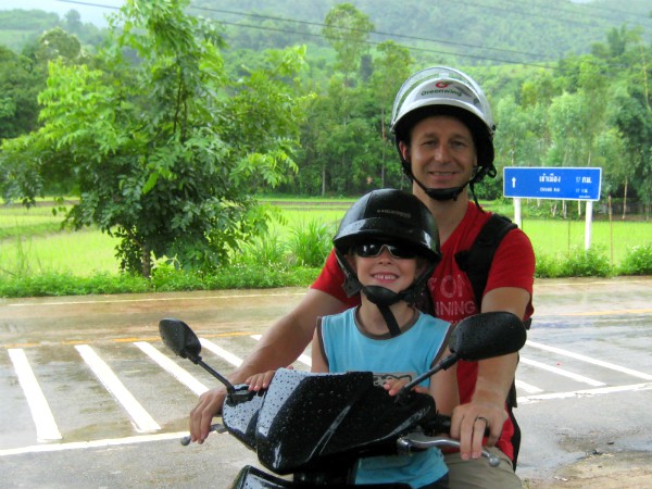 Op de scooter bij Chiang Rai