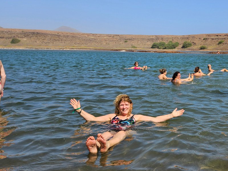 Pedra de Lume, lekker drijven in het zoute water