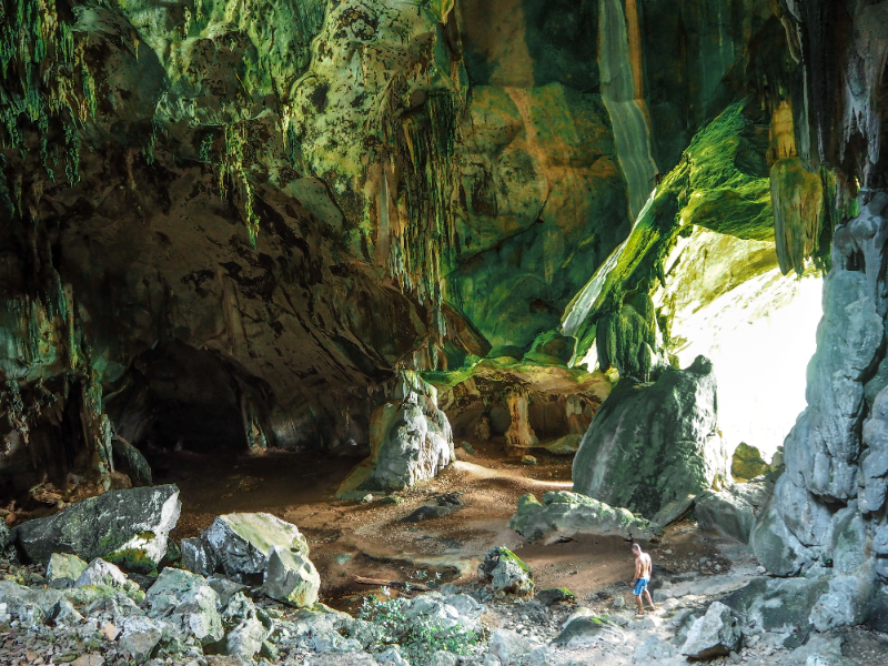 De indrukwekkende Naga Cave in de Phang Nga Cave