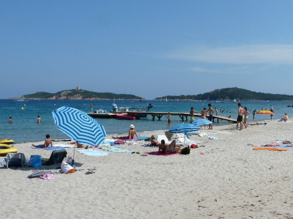 Strand van Pinarello Oost Corsica