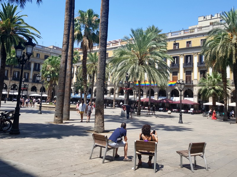 Het mooie Placa Reial, vlakbij las Ramblas