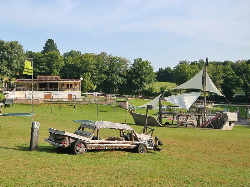 Speelterrein op kleinschalig vakantiepark Platus in Frankrijk