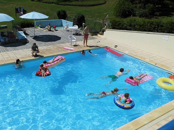 Midden in de natuur, op de grens van de Dordogne en de Lot, ligt het kleinschalige vakantiepark Platus. Eigenaren Jos en Esther bieden je hier volop gastvrijheid, met veel te doen voor de kinderen.