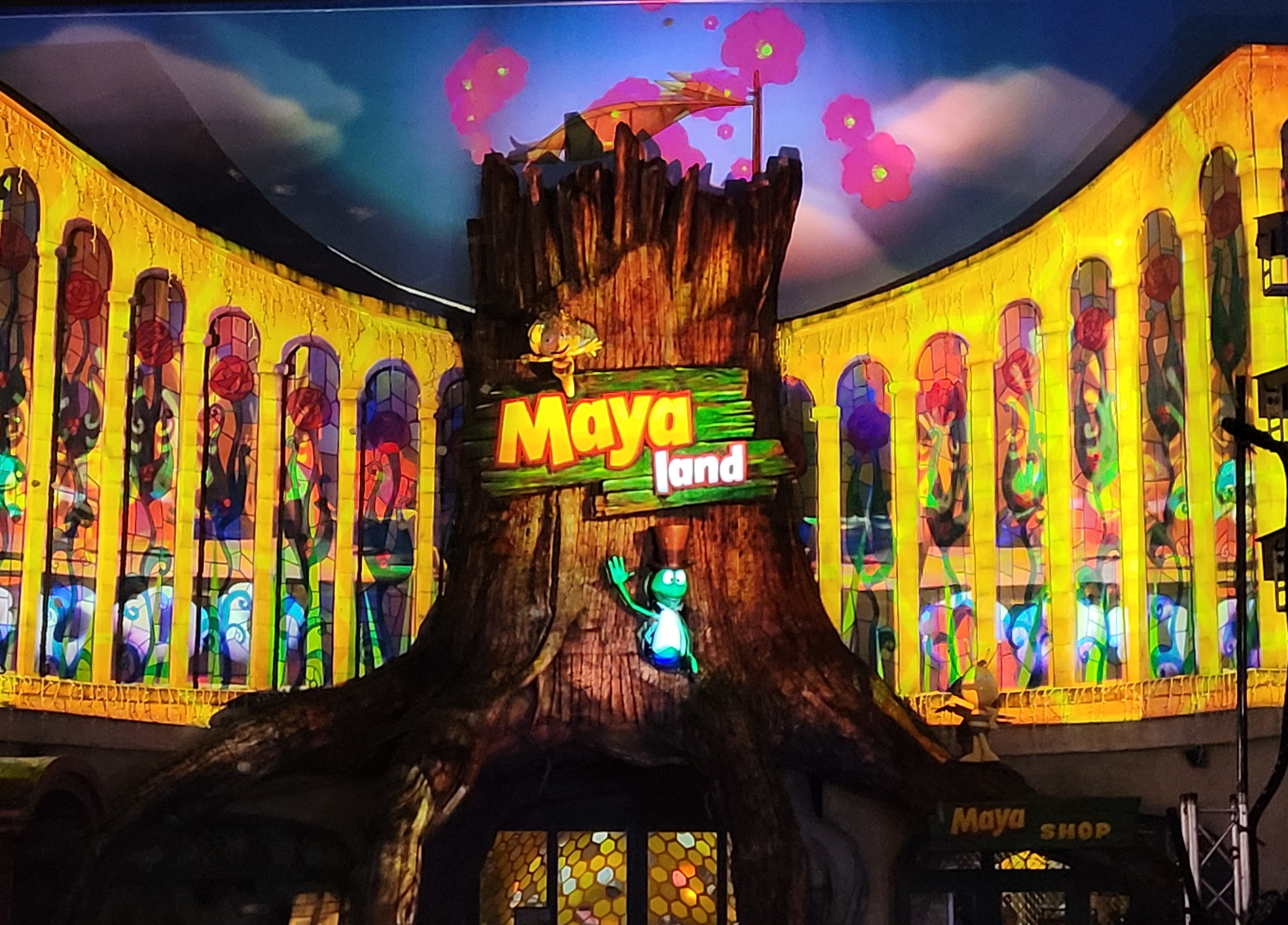 Luminaria op de gevel van Mayaland