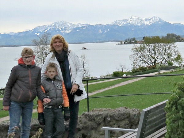We poseren bij de prachtige Chiemsee