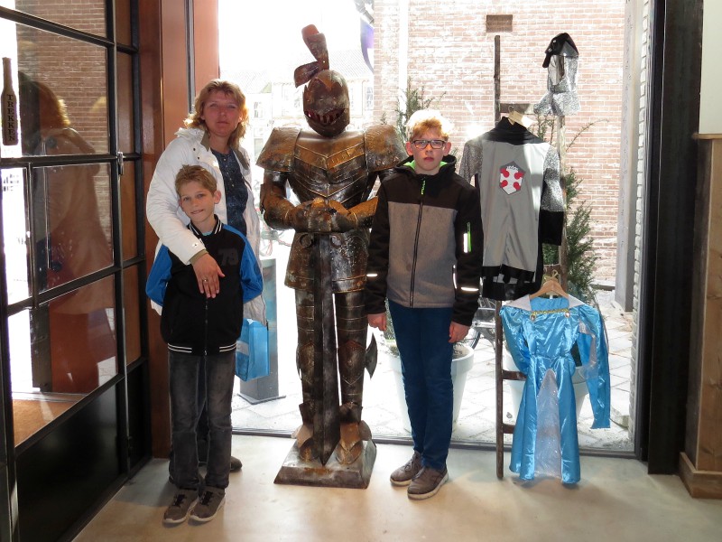 Even poseren met een harnas in Slot Oostende