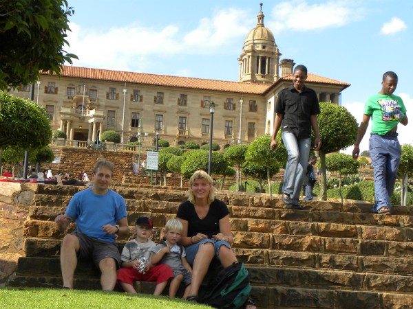 Op de trappen in het park bij het Union Building in Pretoria