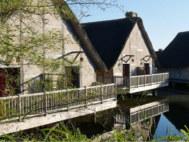 De paalwoningen van Les Îles de Clovis