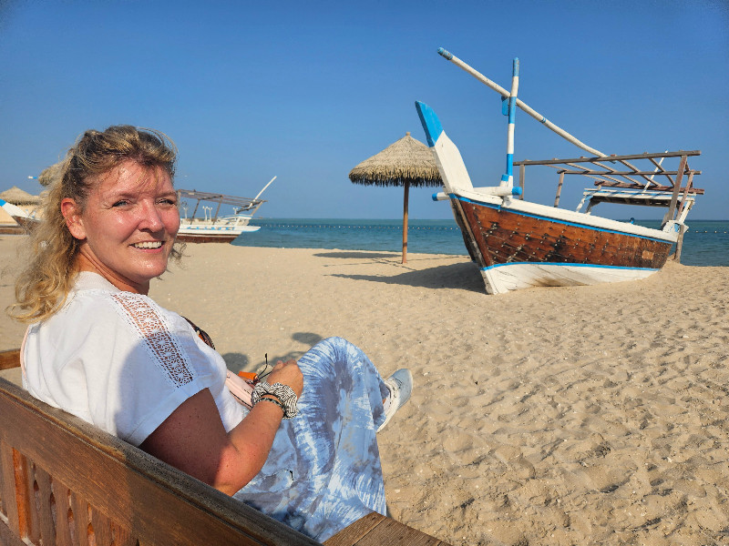 Op het strand dichtbij Embrace Doha