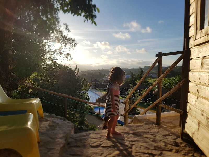 Vlakbij Lissabon en de Costa de Prata ligt Quinta Laranja. Bij deze voormalige wijnboerderij in de bergen kunnen kinderen zich helemaal uitleven.