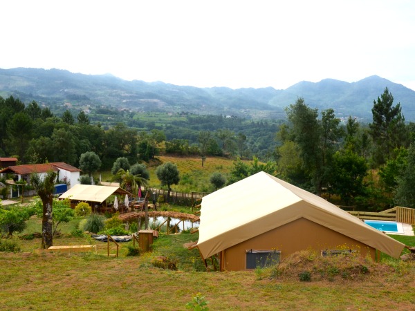 In Noord-Portugal ligt Quinta do Cascalhal. Hier kun je mooie accommodaties huren in de natuur. Met tal van activiteiten voor kinderen en hun ouders, lees maar!