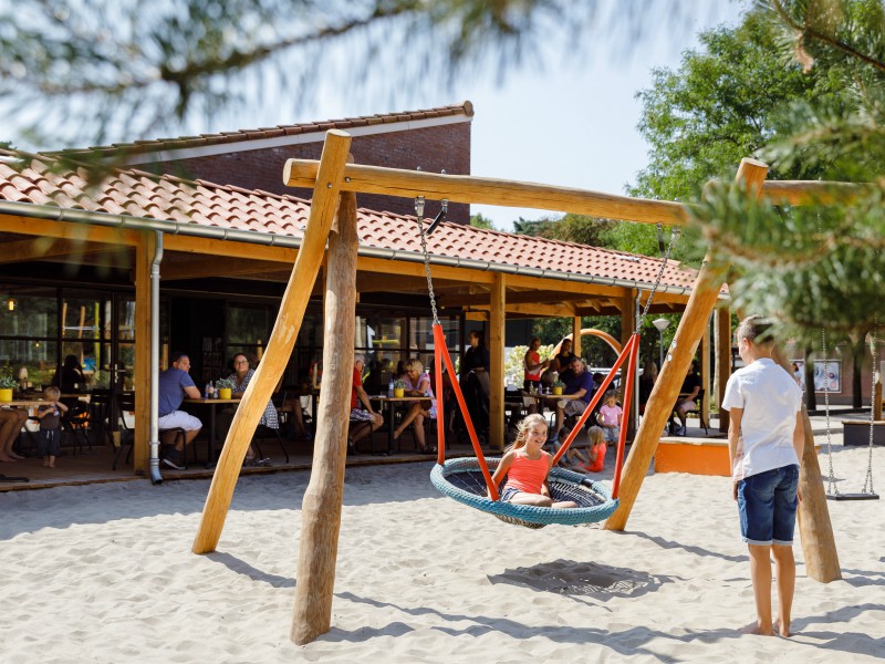 Speeltuin bij de horeca van vakantiepark RCN het Grote Bos