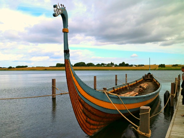 Reconstructie van het Vikingschip bij Ladby