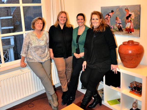 Eigenaresse Emmy Nijman met de kinder-reisspecialisten van Van Verre Family