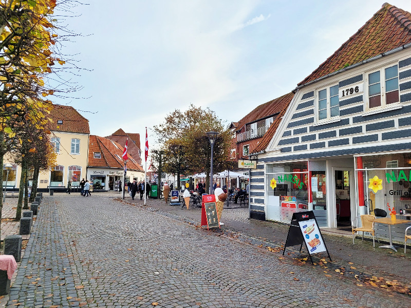 Het winkelstraatje in het stadje Ringkøbing