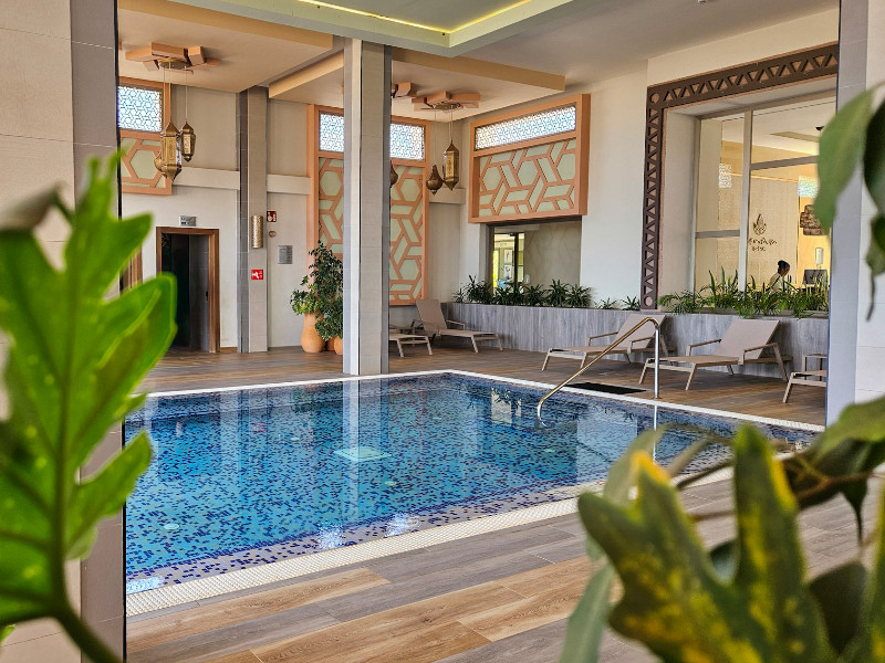 Het zwembad van de wellness bij RIU Palace Santa Maria op Sal