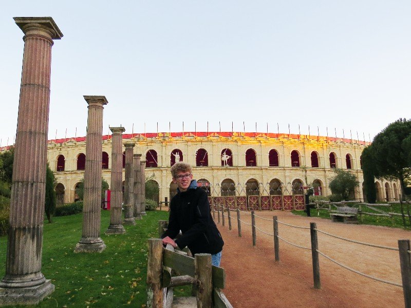 Zeb voor de Romeinse Arena bij Puy du Fou