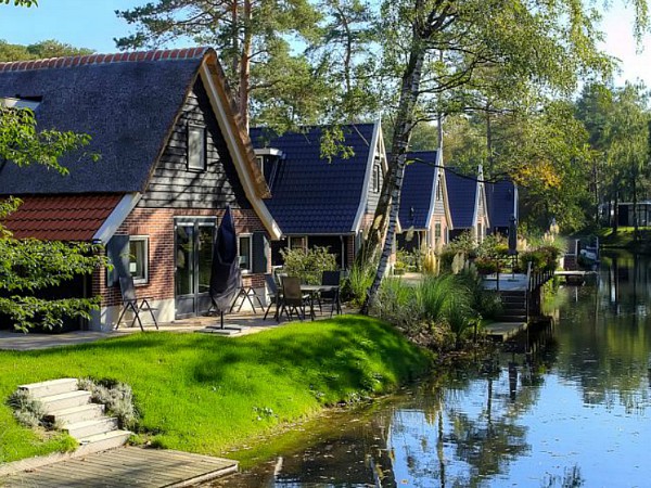 Prachtige bungalows aan het water bij Roompot Droompark De Zanding