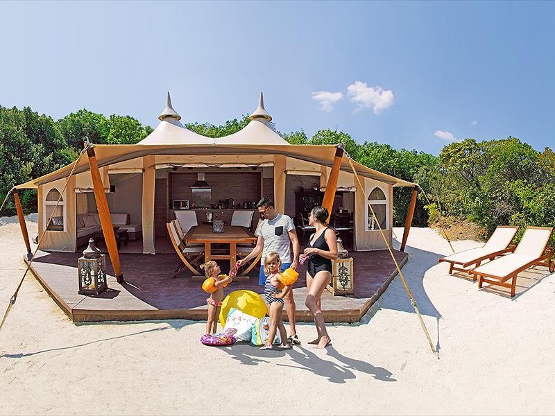 De prachtige Roya Lodge glamping tent