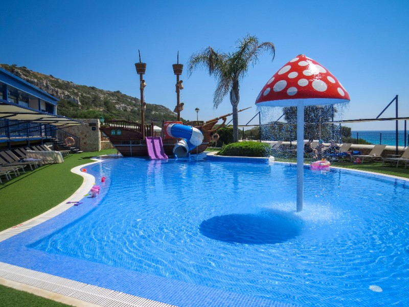 het kinderbad met piratenboot