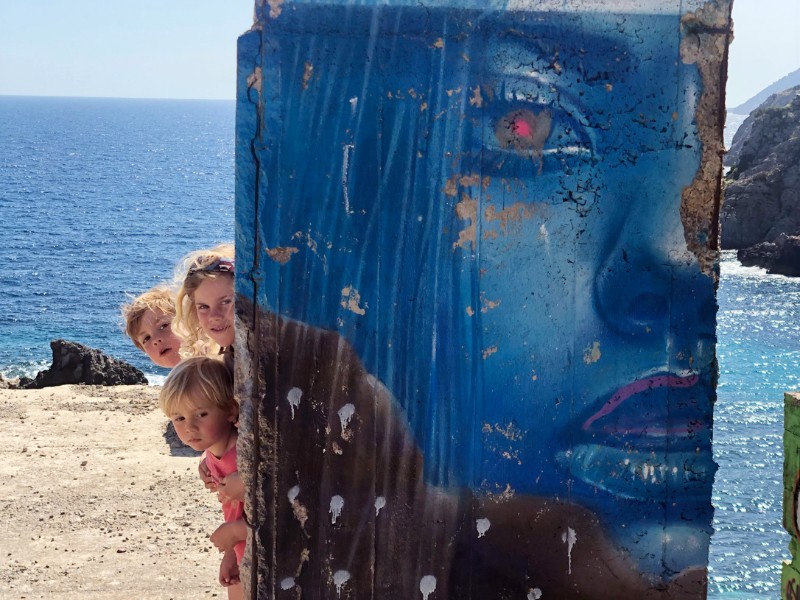 Muurschildering bij de ruïne bij Cala d'en Serra