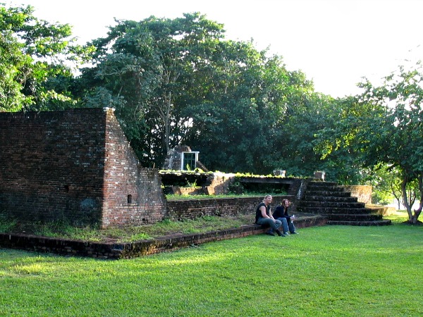 De ruïnes bij Jodensavanne