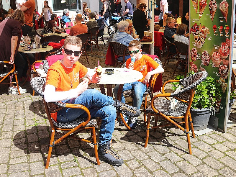 Genieten van een ijsje op één van de vele terrasjes!