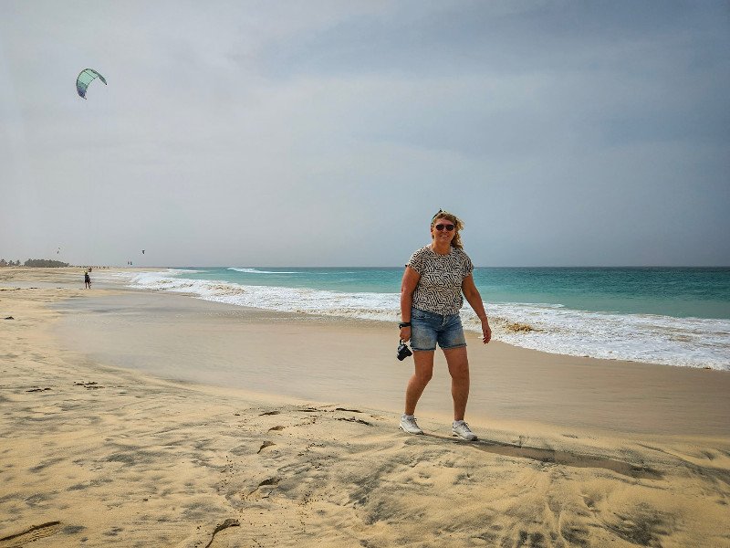 Sabine op het strand van Ponta Preta, Sal Kaapverdië